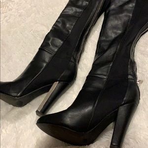 Black knees high boots